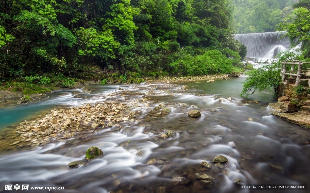 乡村溪流风景