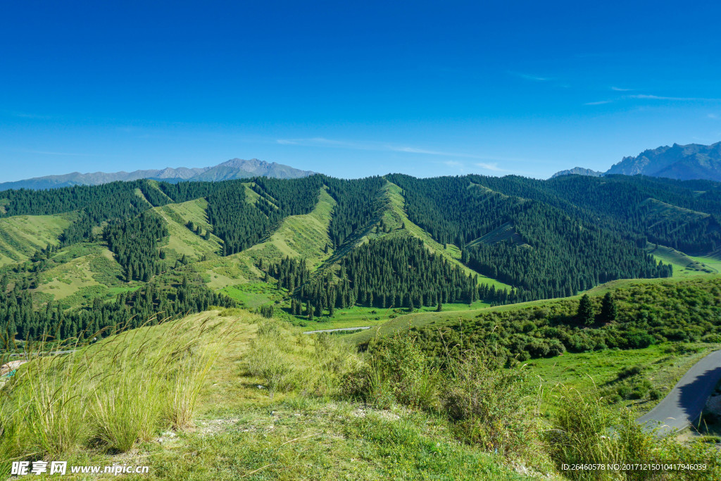 蓝天与大山