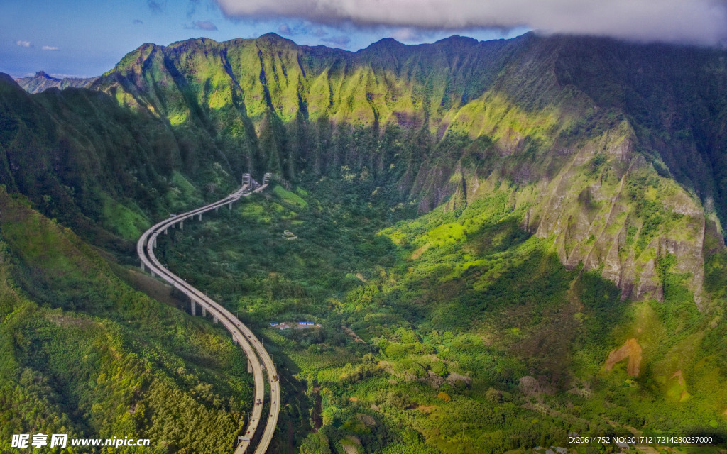穿越大山的道路