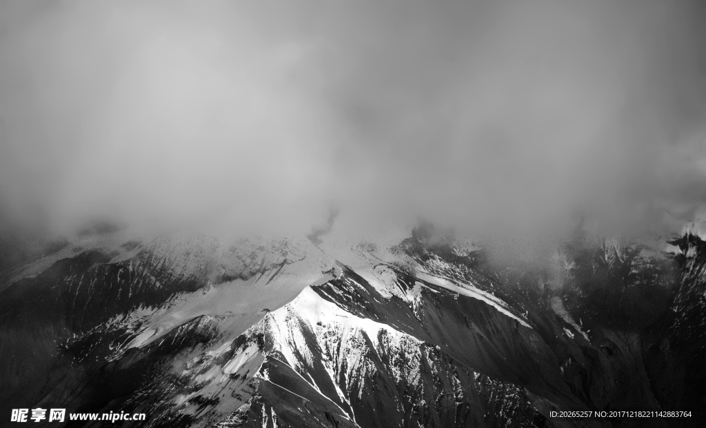 雪山 天空 雾