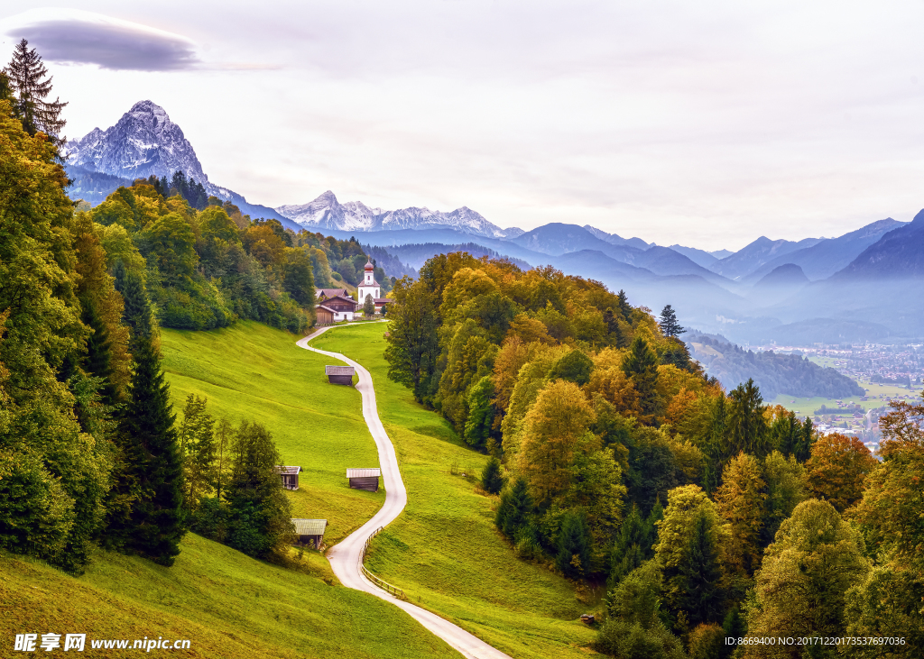 德国秋季道路巴伐利亚阿尔卑斯山