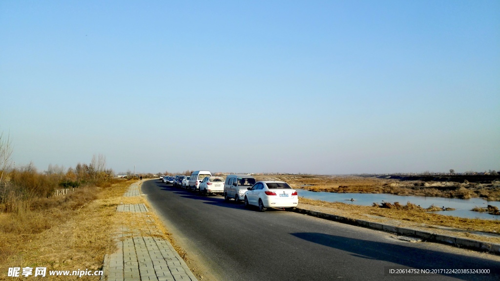 乡村河堤公路风景