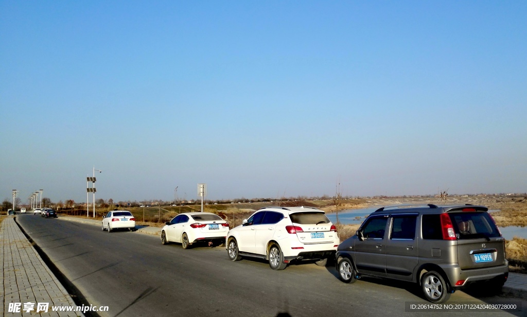 乡村河堤公路风景