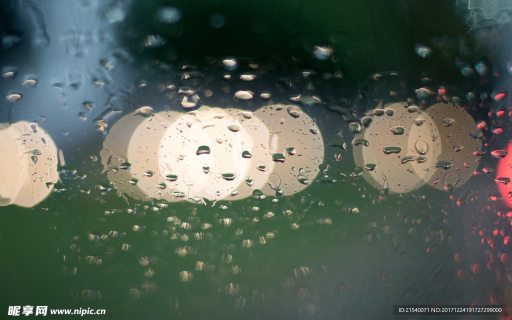 下雨天玻璃