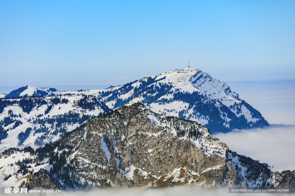 瑞士冬天雪山风景图片