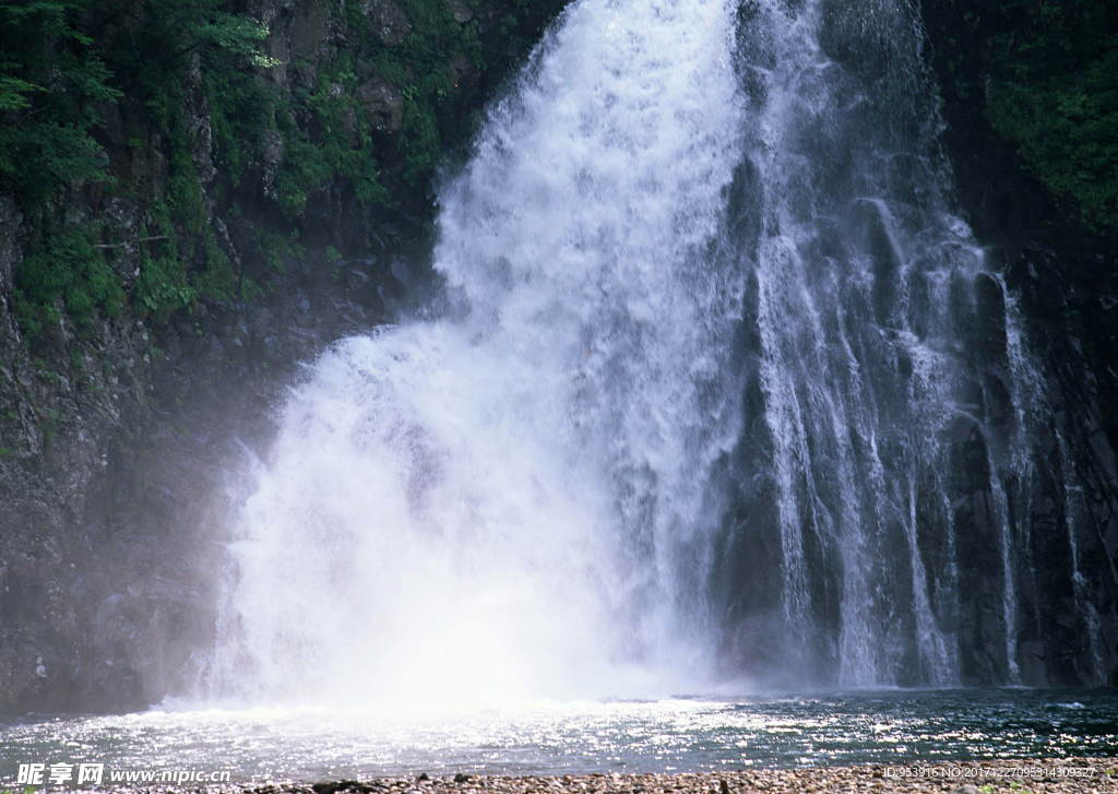 溪水