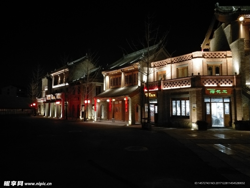 洛邑古城夜间街景