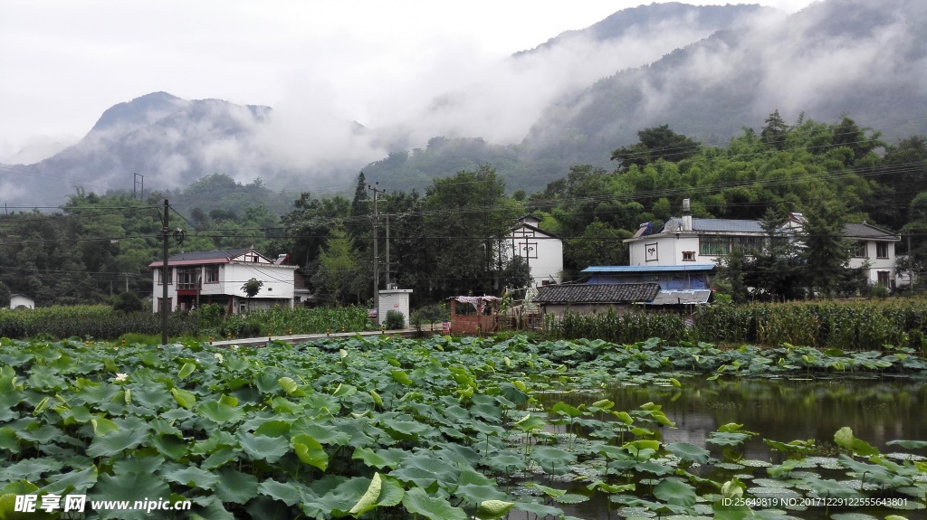 雨后的村庄