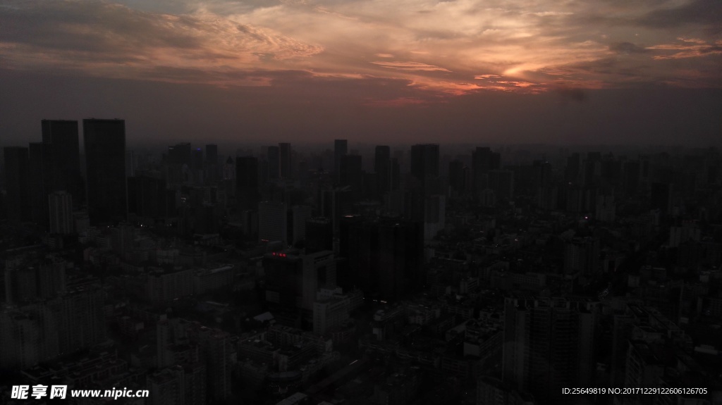 黄昏俯瞰成都