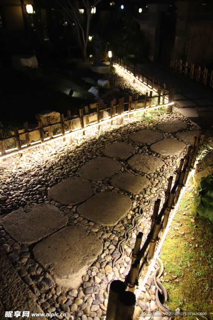 夜间小路