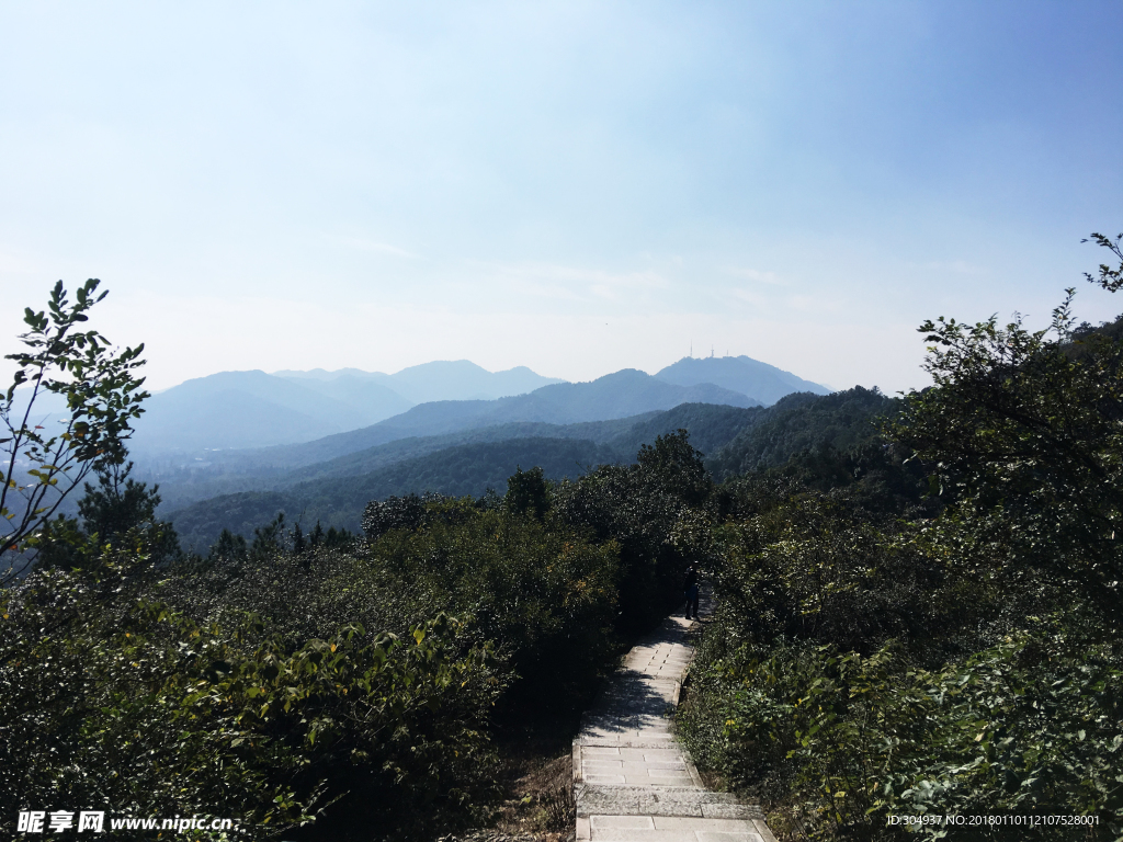 层峦叠嶂