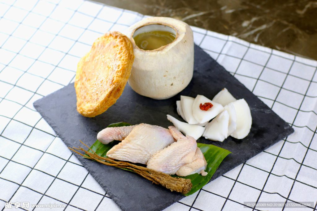 餐饮美食 酥皮椰子炖土鸡