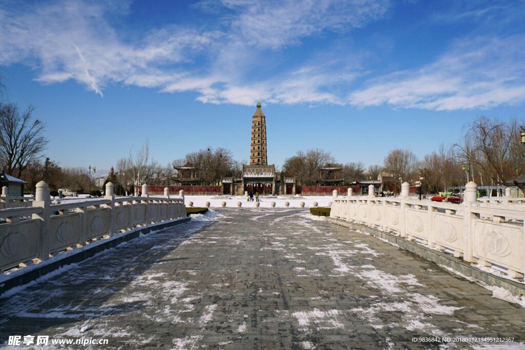 北塔雪景