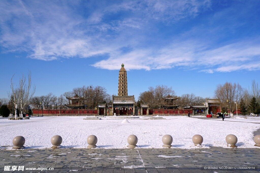 北塔雪景