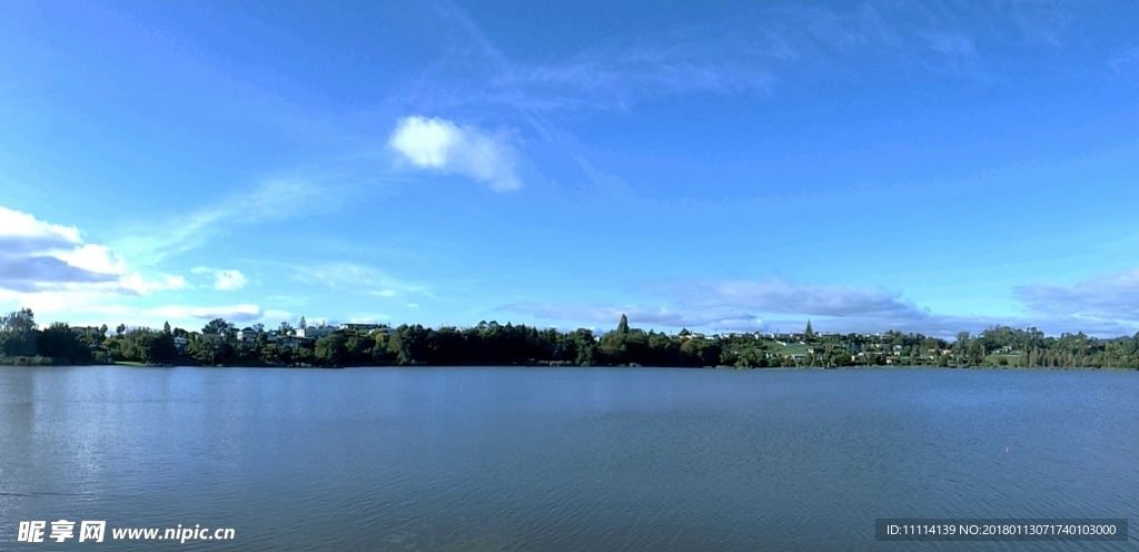 新西兰亨得利湖畔风景