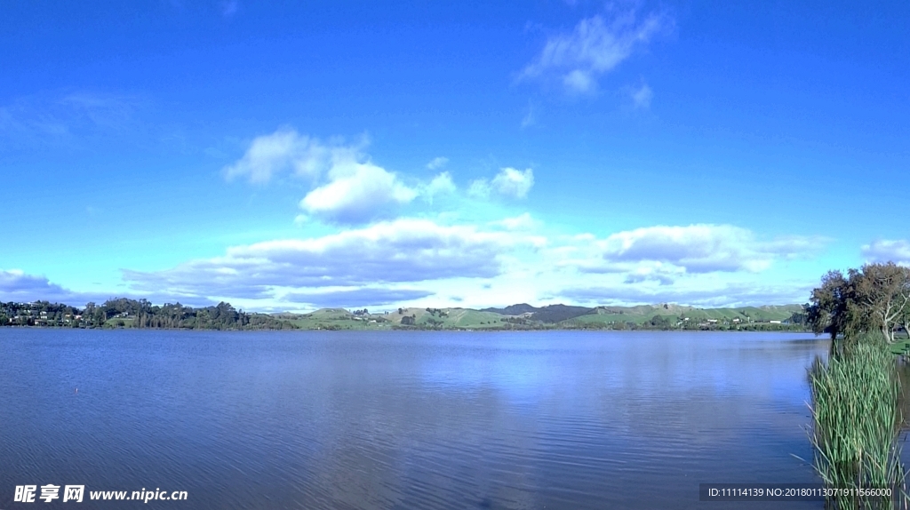 新西兰亨得利湖畔风景