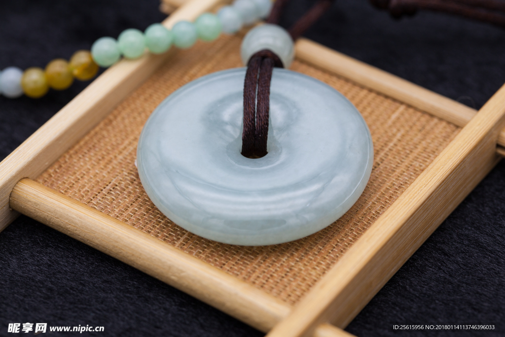 珠宝饰品
