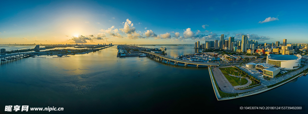 海边城市全景