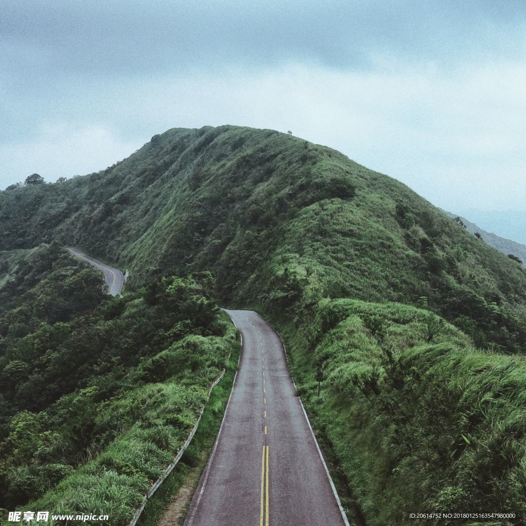 高山上的公路