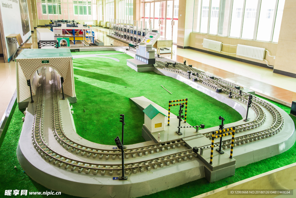 火车隧道模型图