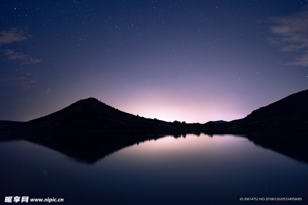 夜幕下的山水美景