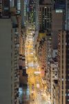 夜色下的城市街道