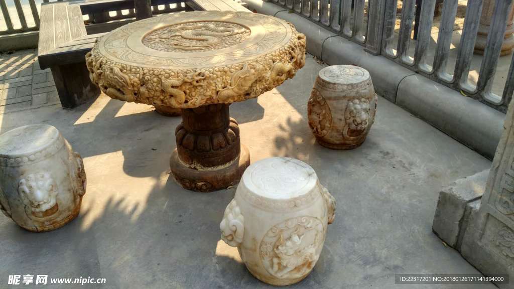 龙桌