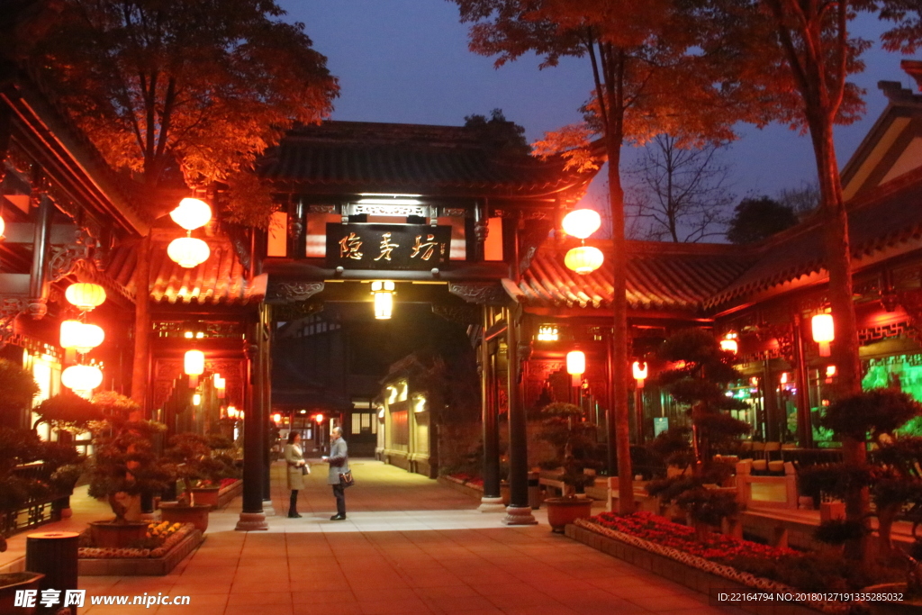 复古街道夜景