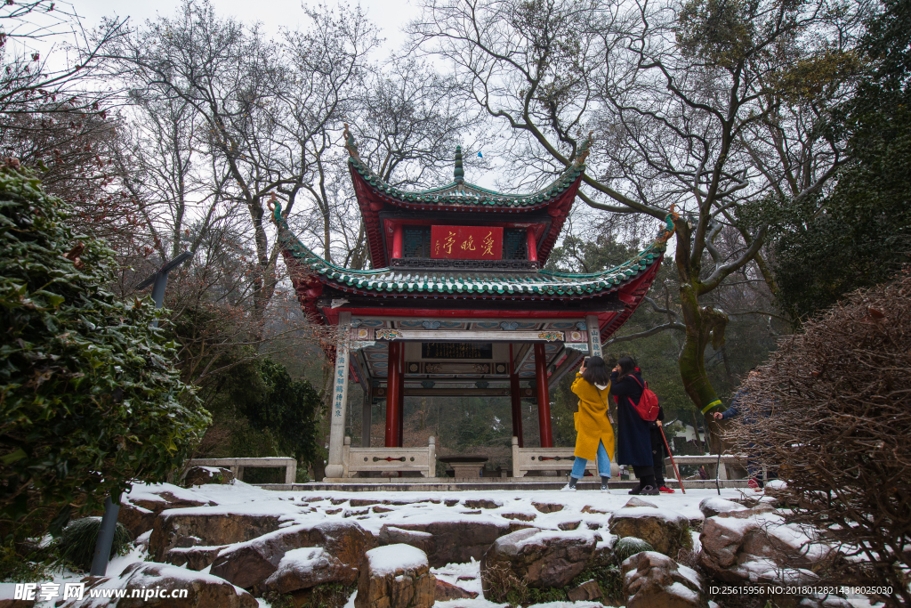 爱晚亭雪景
