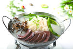 牛百叶炖野山菌