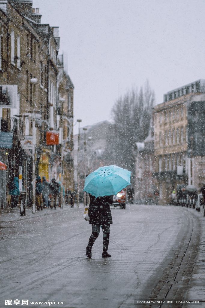 飘雨的街道