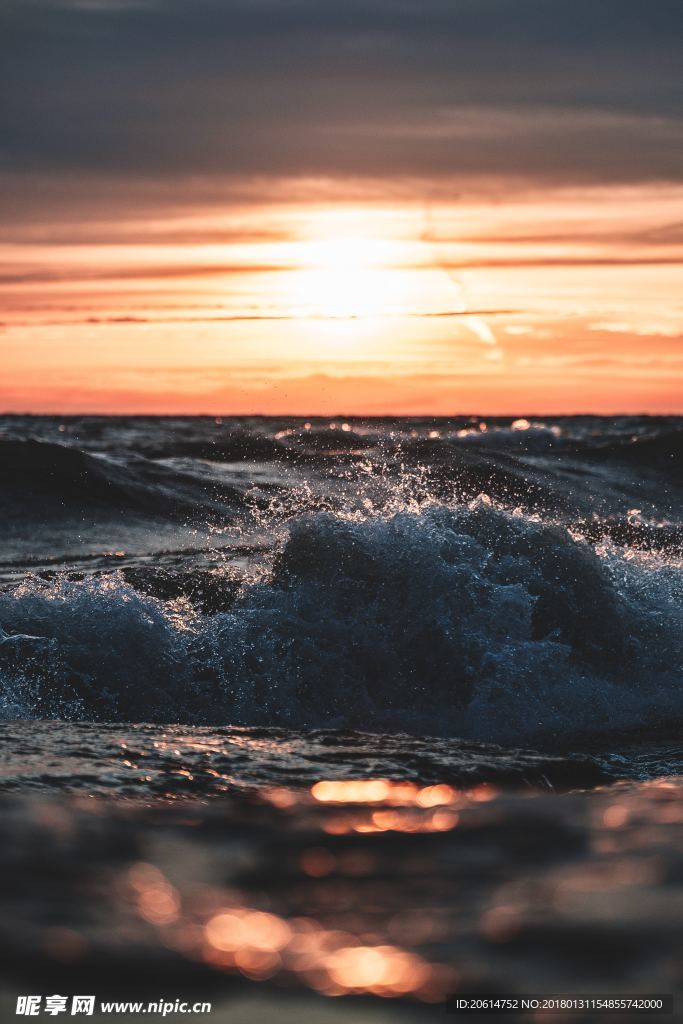 翻涌的海水