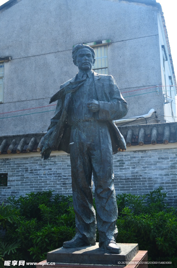 苏兆征人物雕塑
