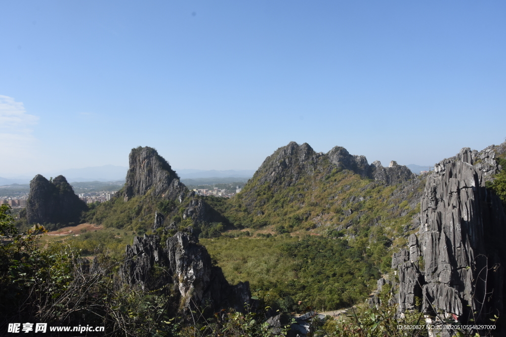 高山 石林