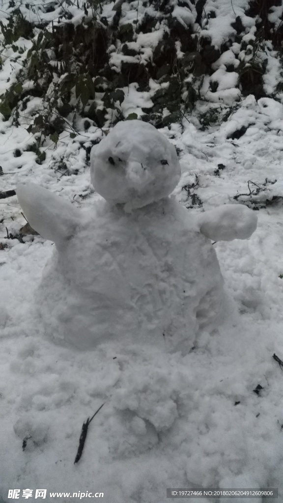 西岭雪山上最丑的雪人