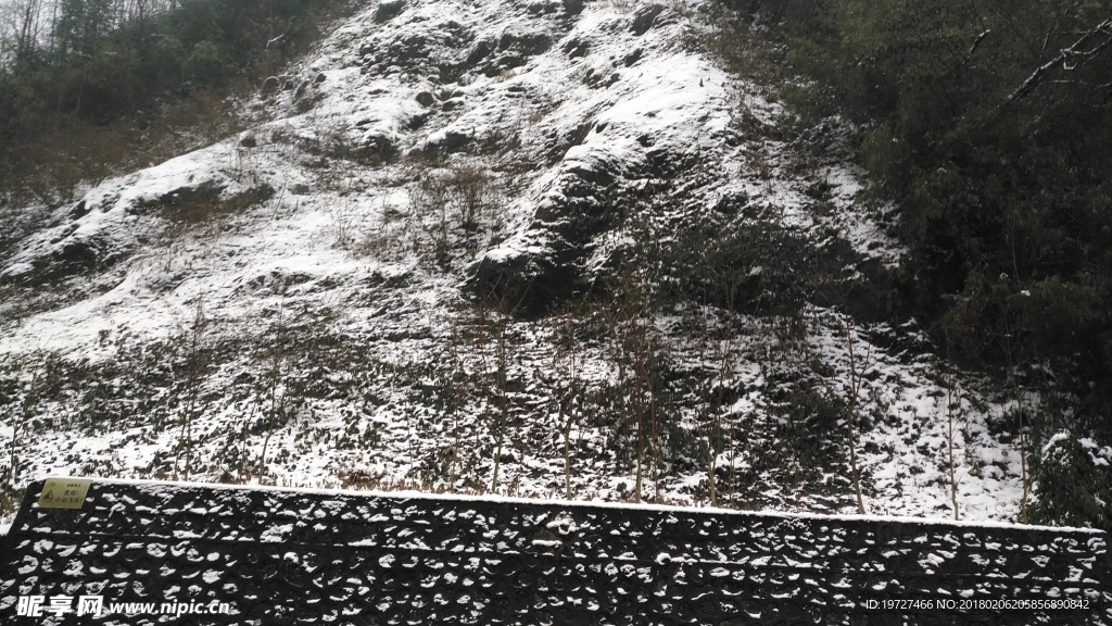 西岭雪山一角