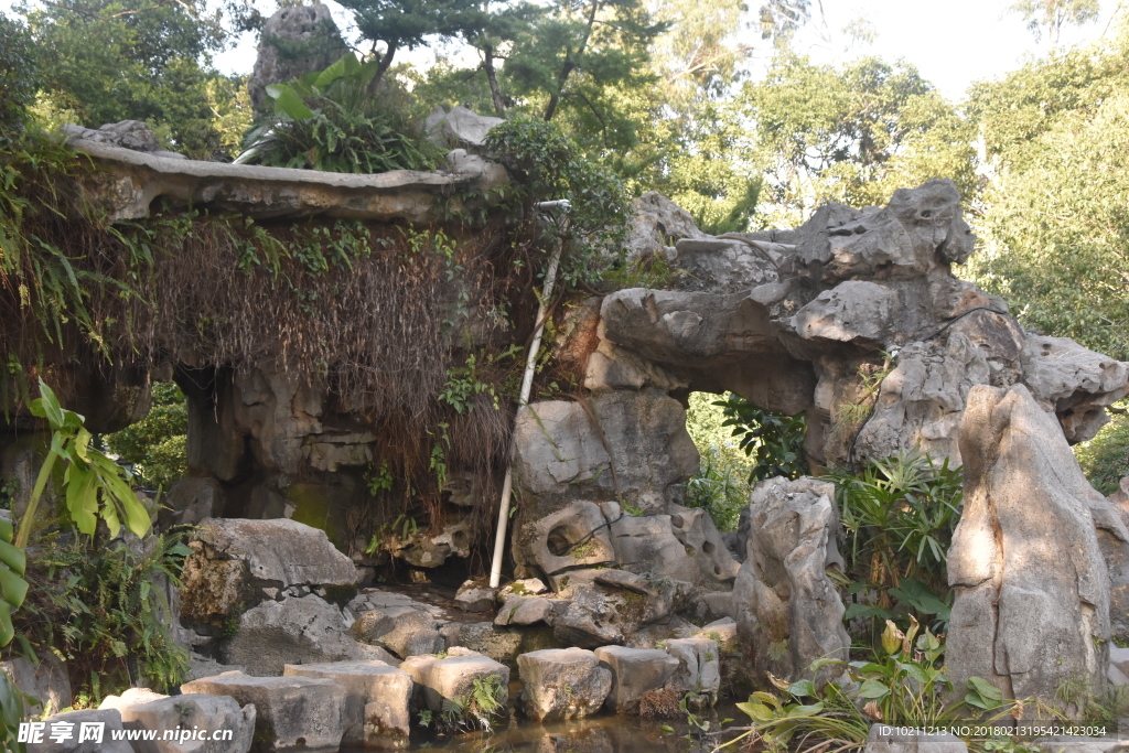 公园假山石头风景