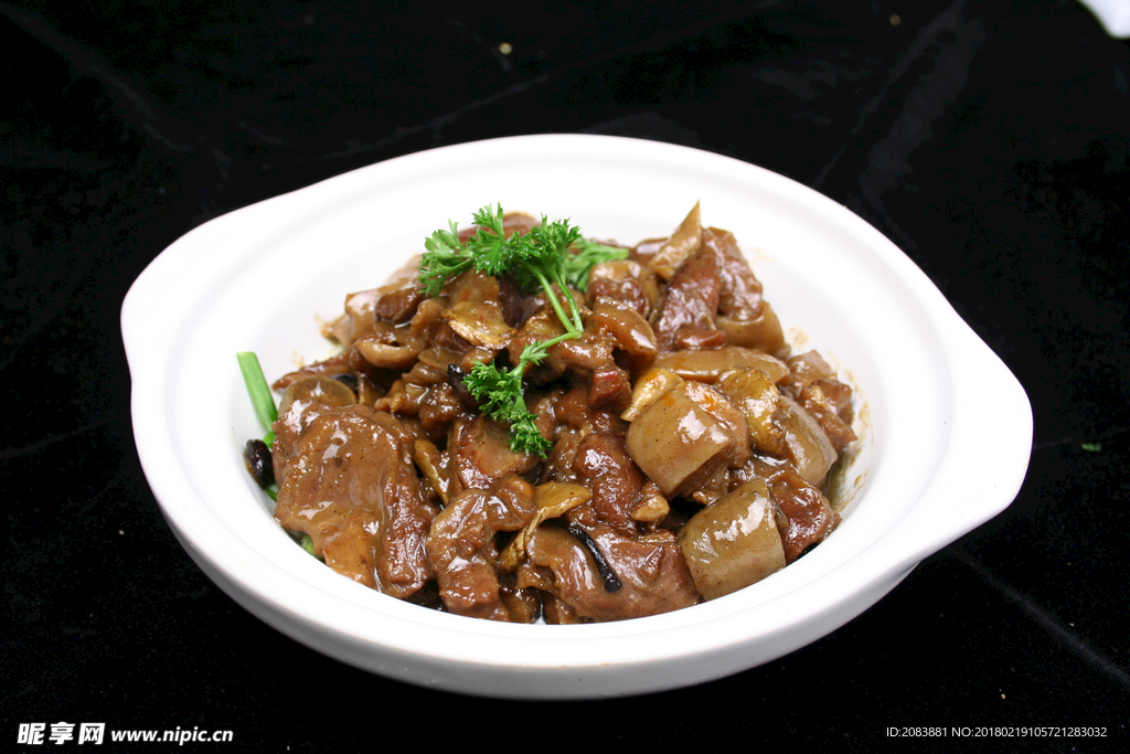 秘制鹿肉煲
