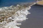 浪打沙滩
