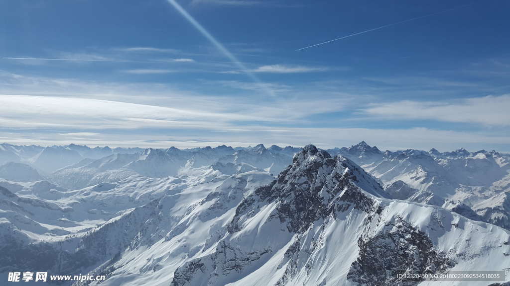 鸟瞰雪山