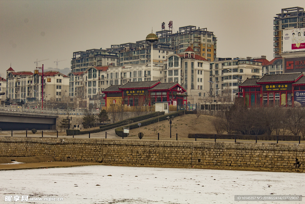 雪后桃河景