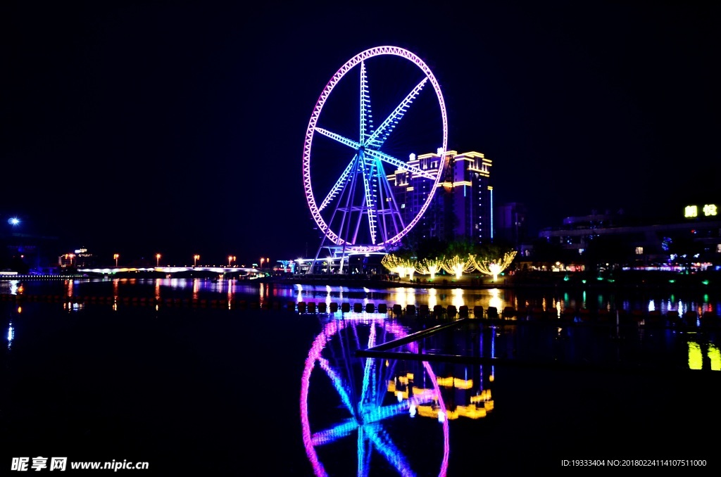 美丽夜景摩天轮