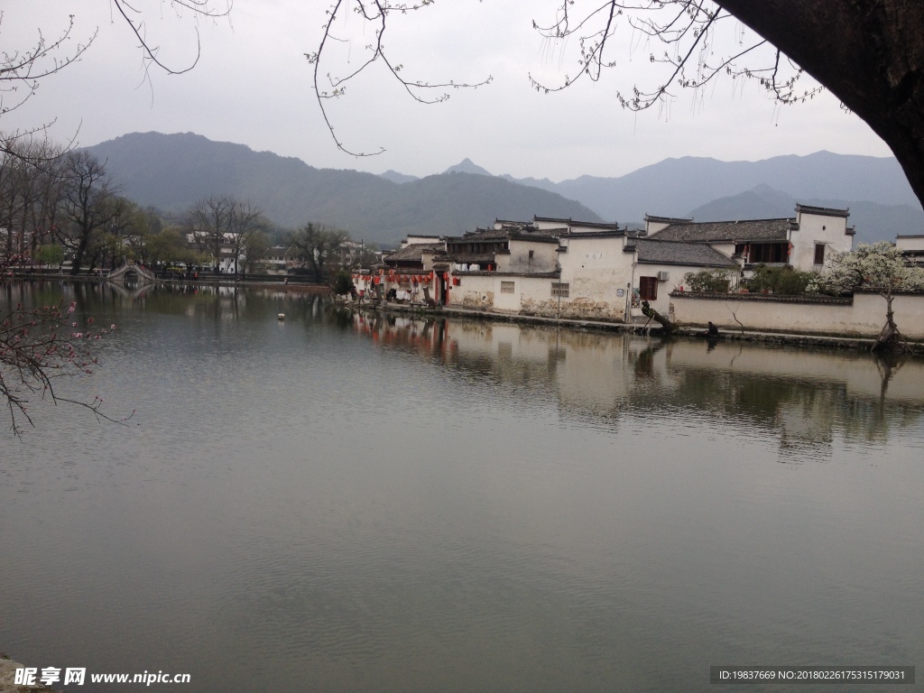 乡村水池