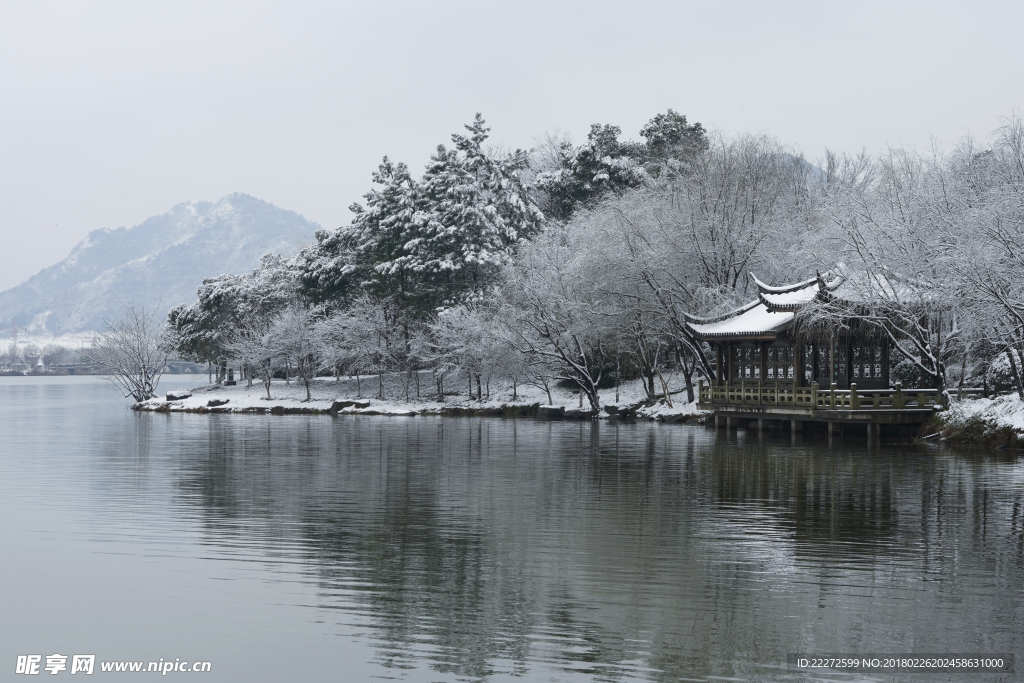 湖面雪景