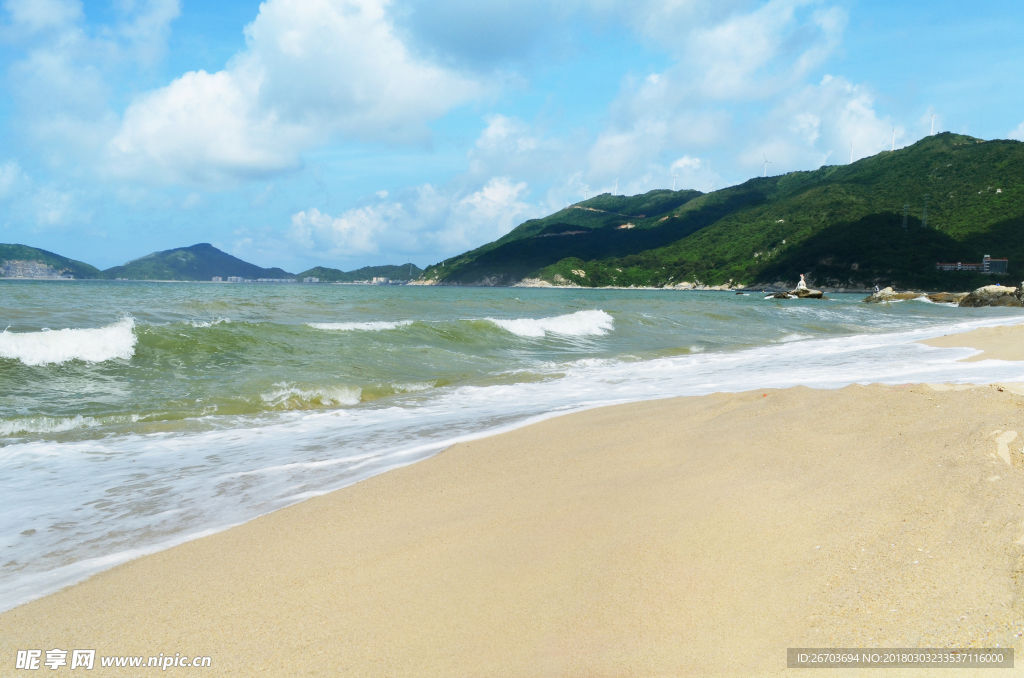 青山大海沙滩风景