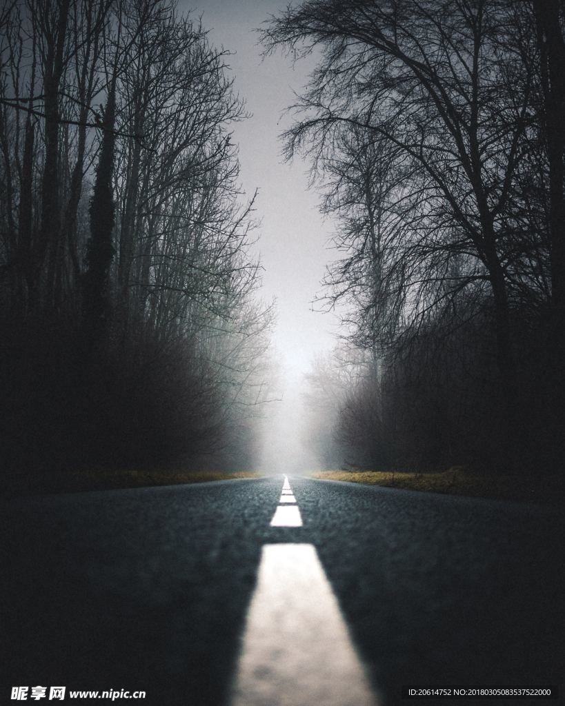 空荡荡的道路