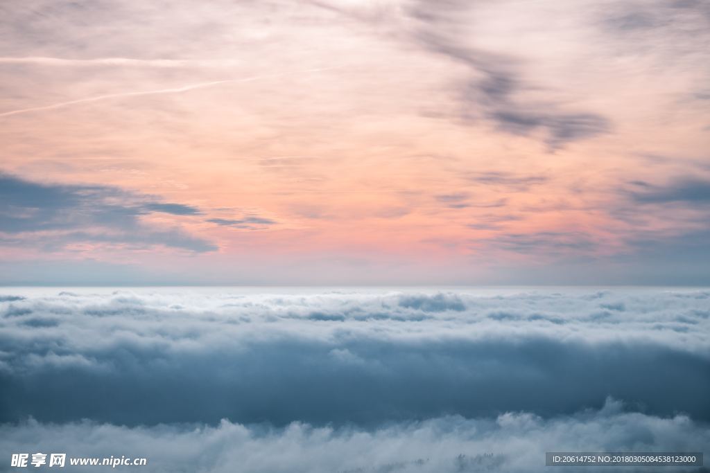 夕阳下的大山风景