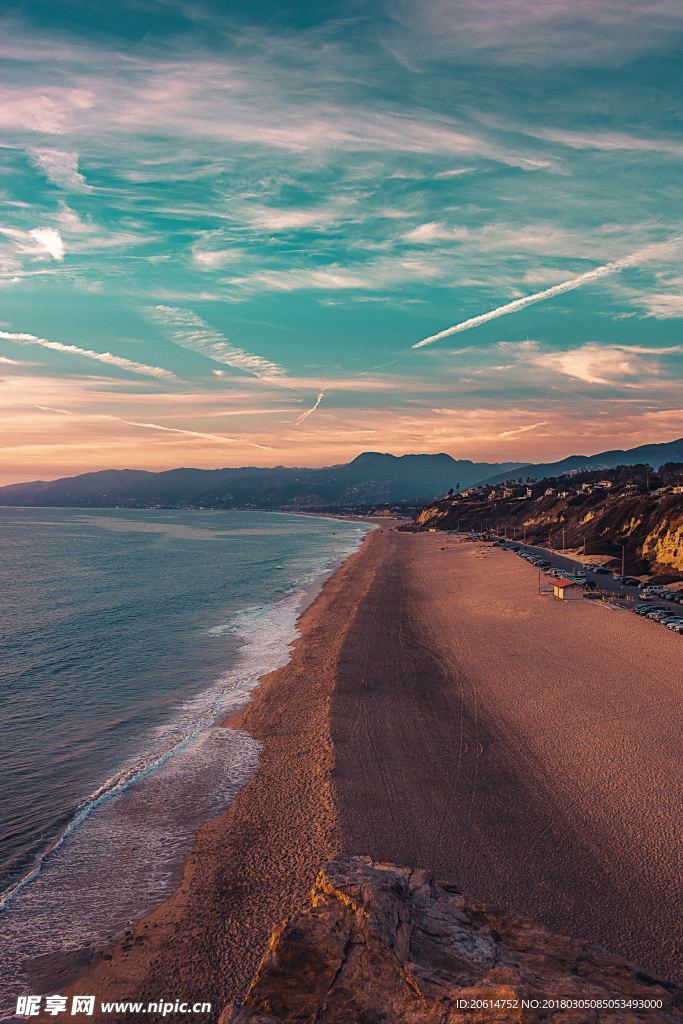 夕阳下的海边风景