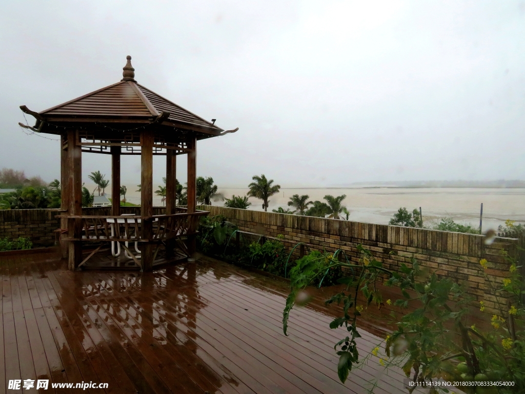 雨天的海滨风景