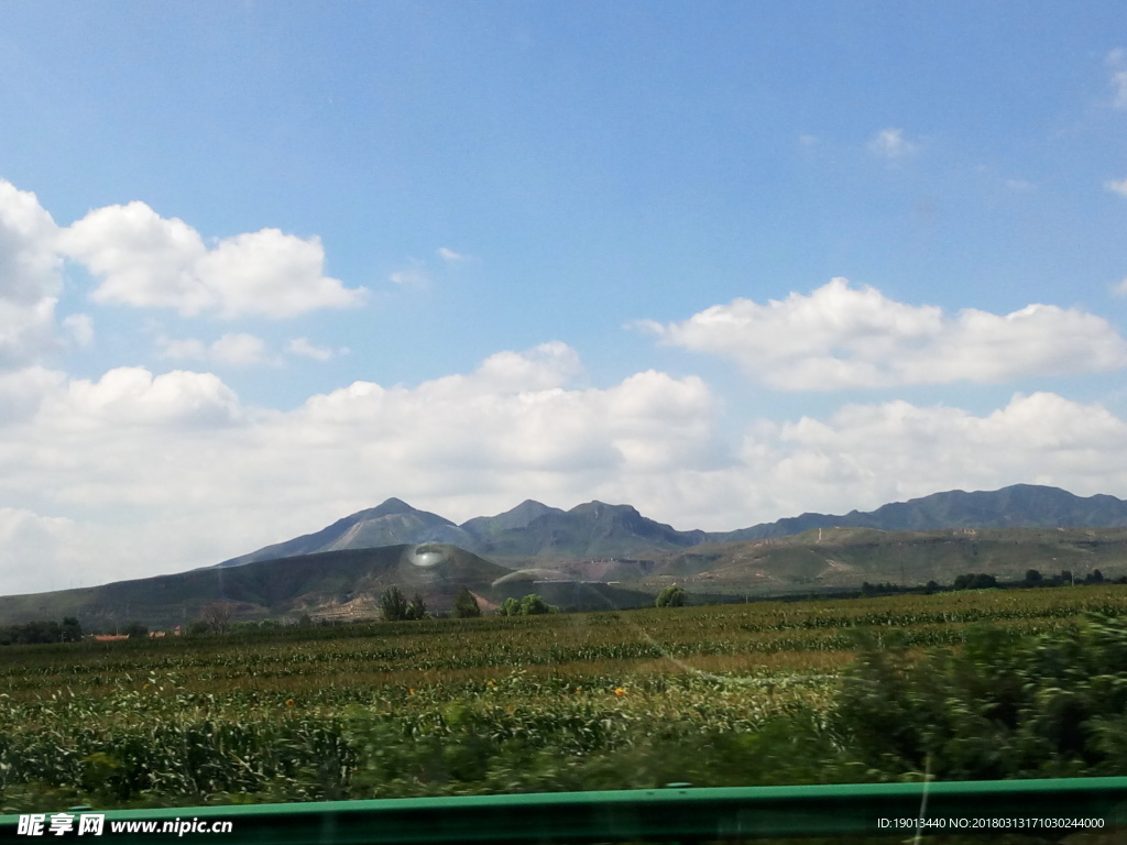 坝上山峰